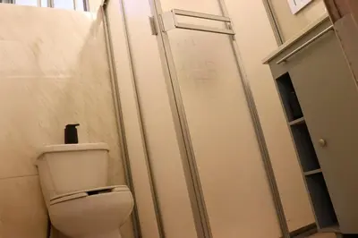Un baño de Departamento Cercano UACH 2