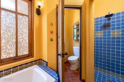 Un baño de Casa del Amor