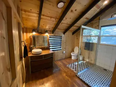 Un baño de Kari Hillcabins