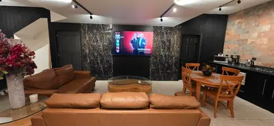Zona de estar de Luxury Suites Dubai a 100 mts del consulado