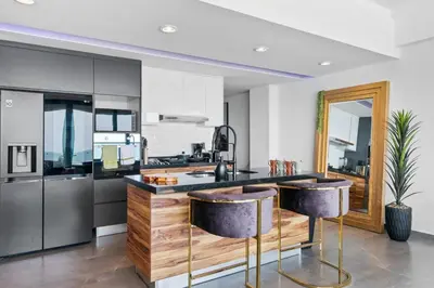 Una cocina o zona de cocina en Spectacular Ocean View with Homeoffice Space