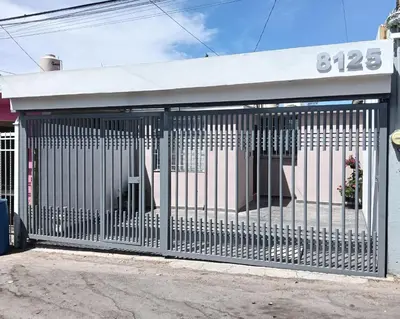 Plano de Casa linda y acogedora, a 3 min Distrito Uno