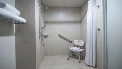 Un baño de Holiday Inn Express & Suites Chihuahua Juventud by IHG