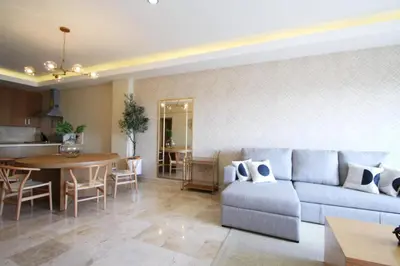 Zona de estar de Stunning Marina Condo with Pool Gym and Restaurant