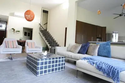 Zona de estar de Stylish Home with Roof-Top Patio - Historic Centre
