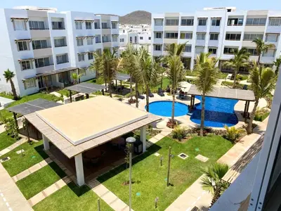 Piscina en o cerca de Tropical Condo - Close to Beach and Waterpark