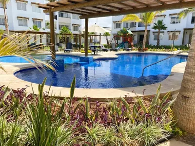 Piscina en o cerca de Tropical Condo - Close to Beach and Waterpark