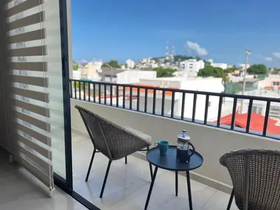 Un balcón o terraza de Las Hadas: City Condo with Pool