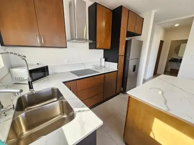 Una cocina o zona de cocina en Las Hadas: City Condo with Pool