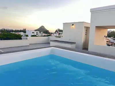 Piscina en o cerca de Las Hadas: City Condo with Pool