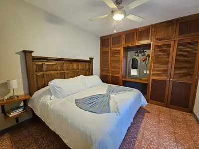 Cama o camas de una habitación en Historic Home with Roof-top Terrace and Grill
