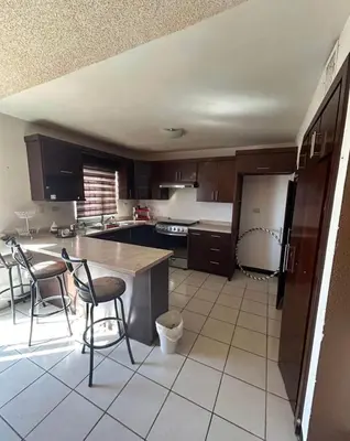 Una cocina o zona de cocina en Casa cerca del aeropuerto