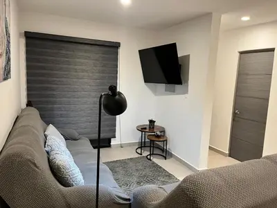 Una televisión o centro de entretenimiento en Residencia Santa Fe