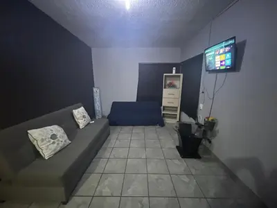 Una televisión o centro de entretenimiento en departamentos MAC 2