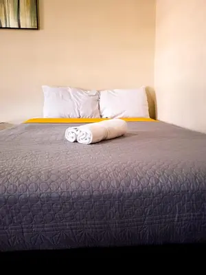 Cama o camas de una habitación en Yellow breeze loft, Paseo Durango