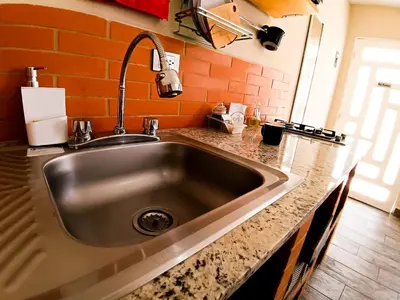 Una cocina o zona de cocina en Cómoda y acogedora suite, Paseo Durango