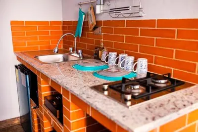 Una cocina o zona de cocina en Cómoda y acogedora suite, Paseo Durango