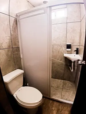 Un baño de Garden room, Paseo Durango