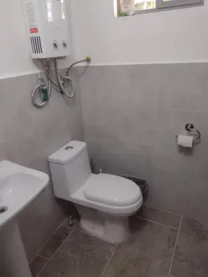 Un baño de Céntrico y accesible
