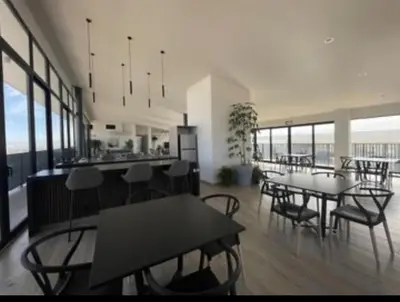 Un restaurante o sitio para comer en Suzat Descansa como en casa