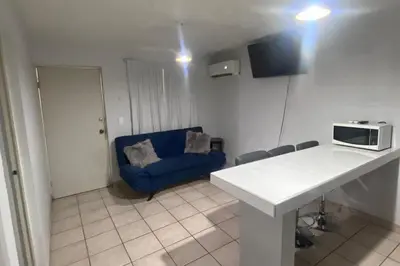 Una televisión o centro de entretenimiento en Serenity 3
