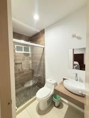 Un baño de Almarena Residencial