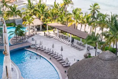 Piscina en o cerca de Departamento exclusivo en Mazatlan con alberca y vistas a la playa