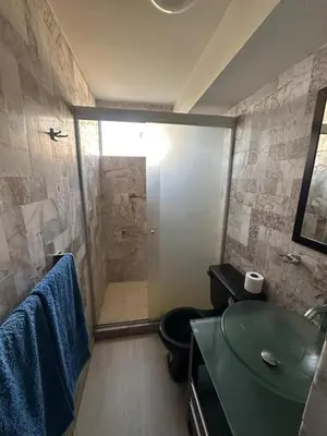 Un baño de Departamento a 3 calles del malecon