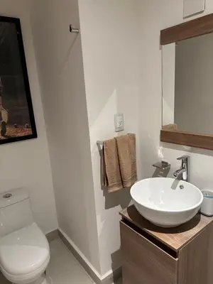 Un baño de Cómoda y moderna habitación