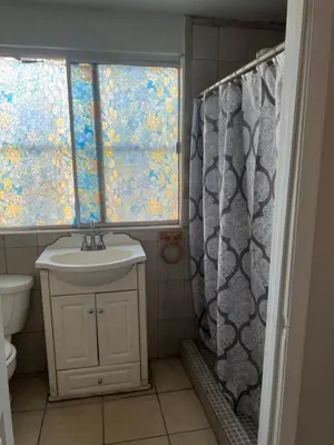 Un baño de Estudio céntrico en bolivar