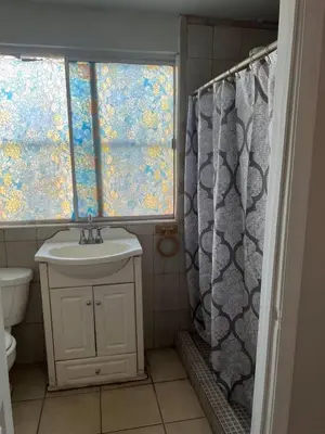 Un baño de Estudio céntrico en bolivar