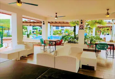 Plano de A residence with 4 bedrooms in a private community with a swimming pool