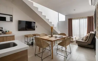 Plano de A residence with 4 bedrooms in a private community with a swimming pool