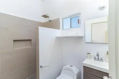 Un baño de Dome Getaway - Pool, Ocean View & Beach Access