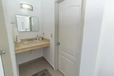 Un baño de Dome Getaway - Pool, Ocean View & Beach Access