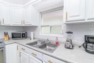 Una cocina o zona de cocina en Dome Getaway - Pool, Ocean View & Beach Access