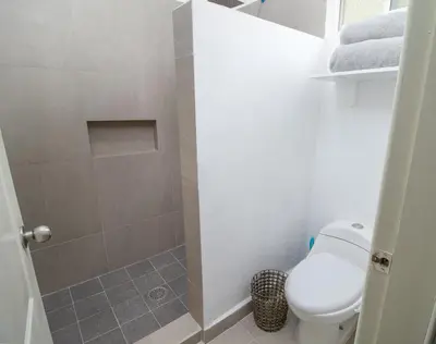 Un baño de Dome Getaway - Pool, Ocean View & Beach Access