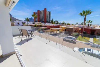 Un balcón o terraza de Dome Getaway - Pool, Ocean View & Beach Access