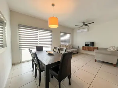 Zona de estar de Casa Moderna en privada con Alberca 5 min del Aeropuerto y Consulado Americano