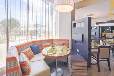 Zona de estar de Courtyard by Marriott Saltillo