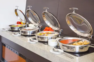 Comida en o cerca de este hotel