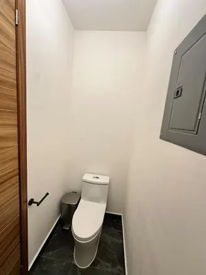 Un baño de departamento