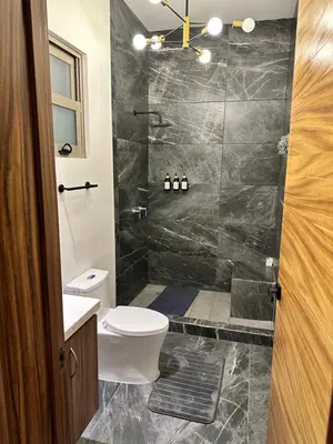 Un baño de departamento