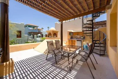 Un balcón o terraza de FN 397 Oceanview Escape with Rooftop Terrace & Mountain