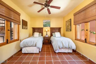 Cama o camas de una habitación en FN 397 Oceanview Escape with Rooftop Terrace & Mountain