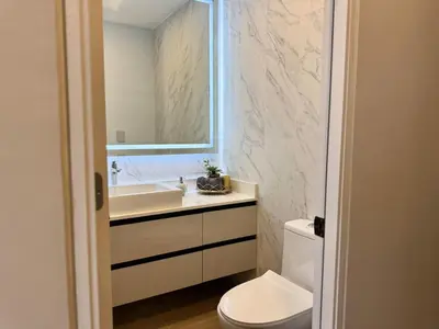 Un baño de Hermoso Depa sobre el Malecón