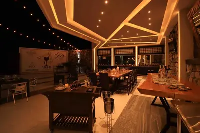 Un restaurante o sitio para comer en EXCLUSIVE 1598 Hotel Boutique