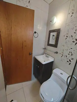 Un baño de Casa cerca del Consulado Americano Cs