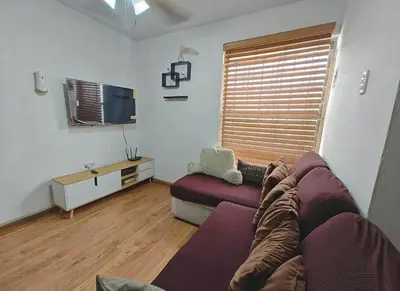 Una televisión o centro de entretenimiento en Casa cerca del Consulado Americano Cs