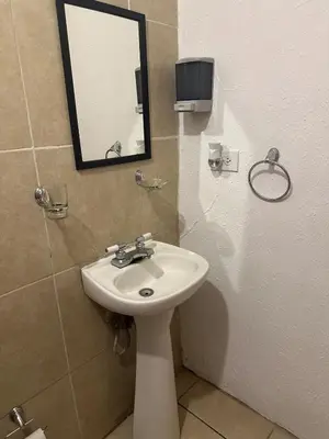 Un baño de House by American Consulate Cd